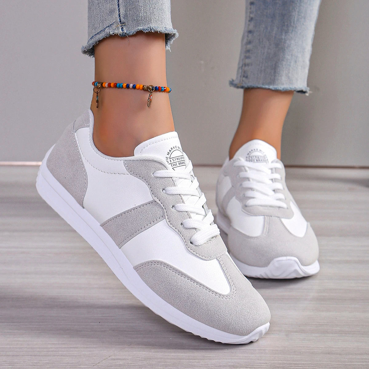 Bequeme und modische orthopädische Turnschuhe