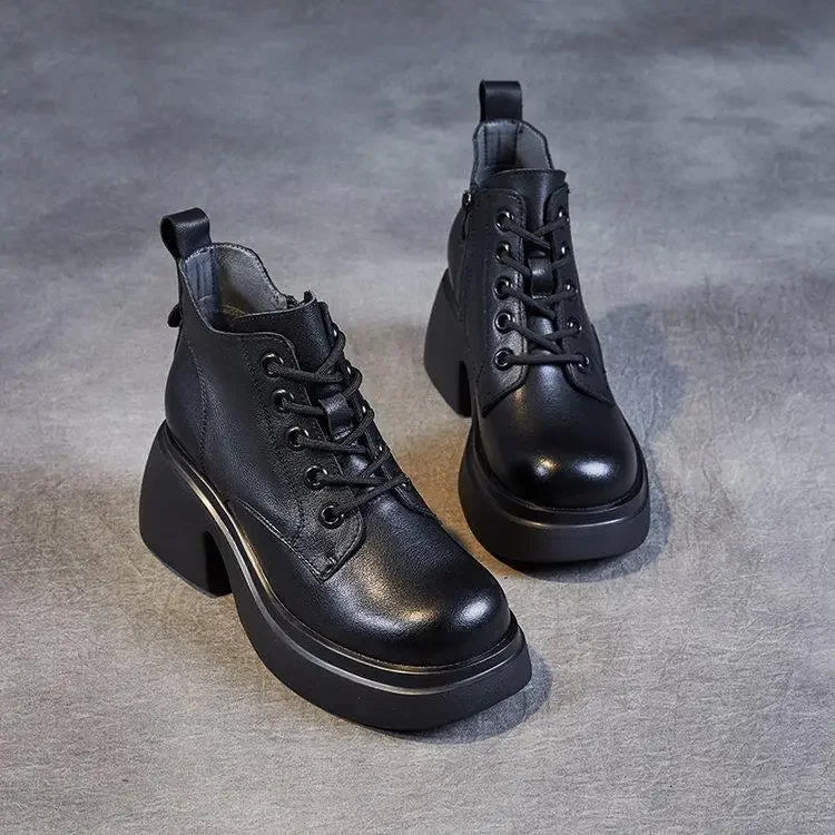 Modische und stützende orthopädische Stiefel