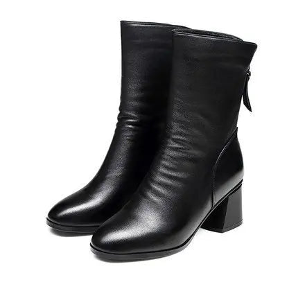 Stützende und trendige orthopädische Stiefel