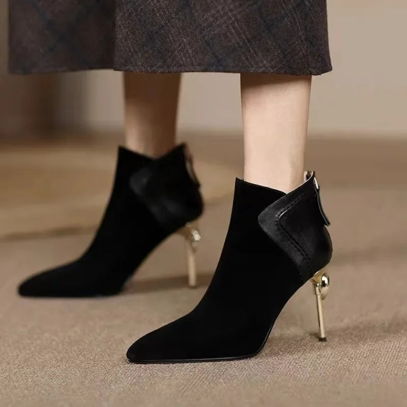 Elegante und stützende orthopädische Absätze