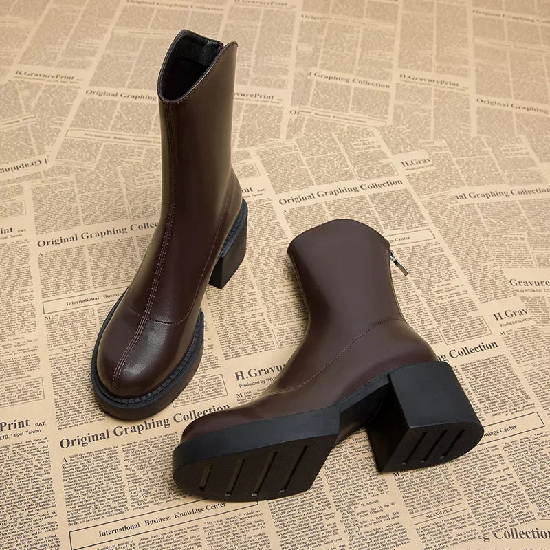 Elegante und stützende orthopädische Stiefel