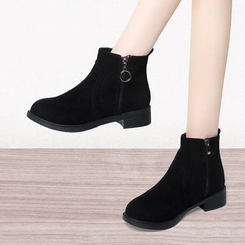 Lässige und stützende orthopädische Stiefel