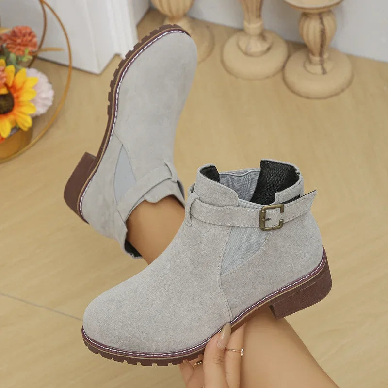 Stützende und stilvolle orthopädische Stiefel