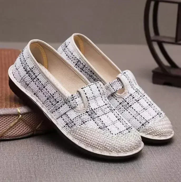 Stützende und trendige orthopädische Schuhe