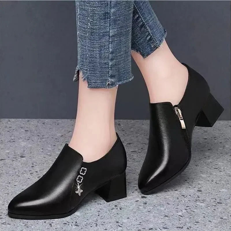 Modische und stützende orthopädische Stiefel