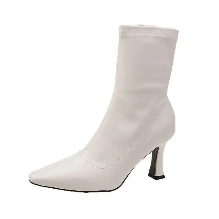 Stützende und trendige orthopädische Stiefel