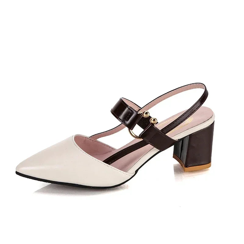 Elegante und stützende orthopädische Sandalen