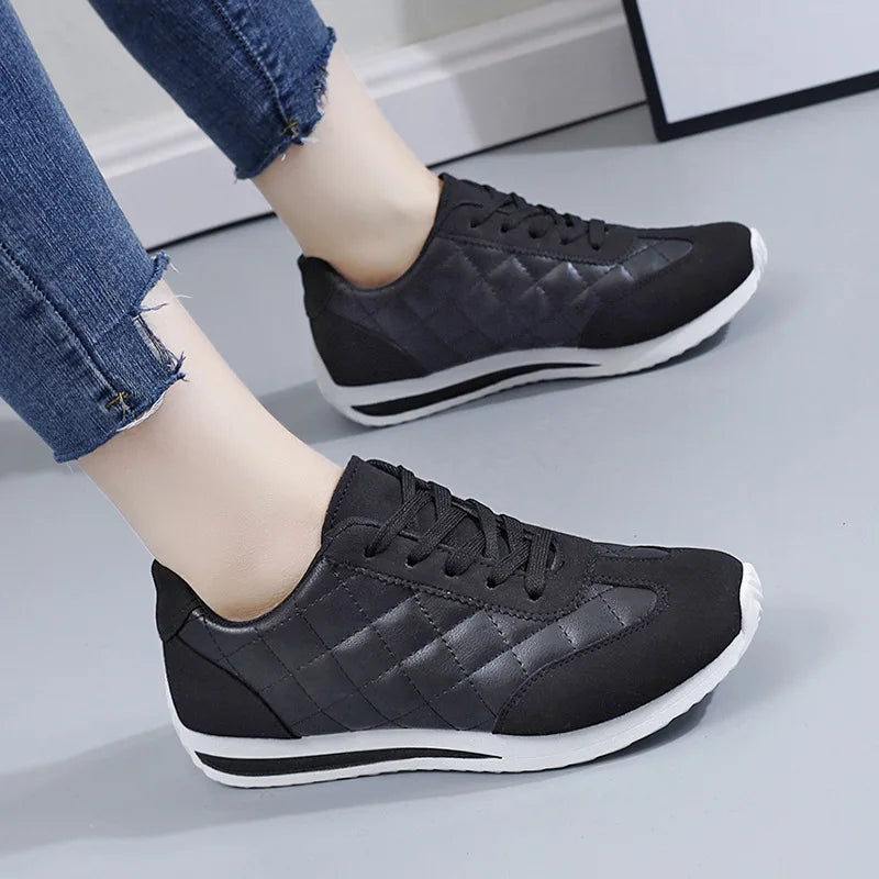 Modische und stützende orthopädische Turnschuhe