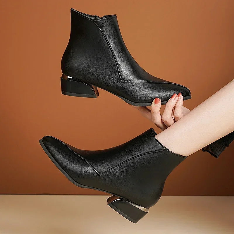 Maßgeschneiderte und bequeme orthopädische Stiefel