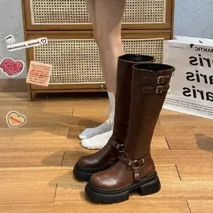 Modische und stützende orthopädische Stiefel