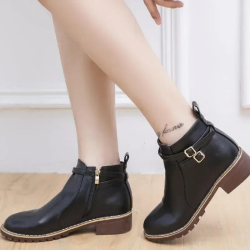 Modische und stützende orthopädische Stiefel