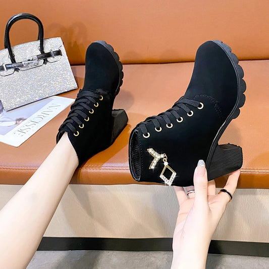 Vielseitige und stützende orthopädische Stiefel