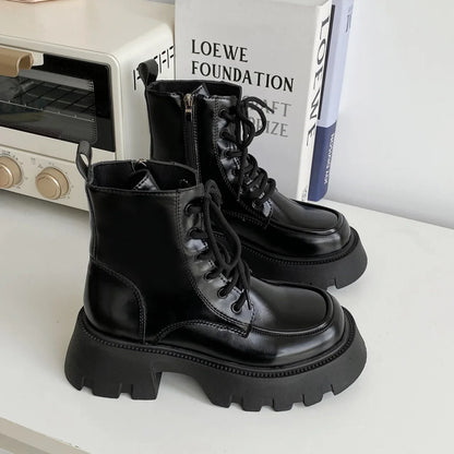 Modische und stützende orthopädische Stiefel