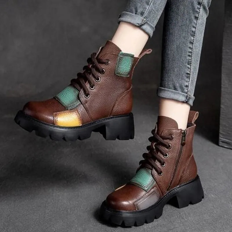 Modische und stützende orthopädische Stiefel