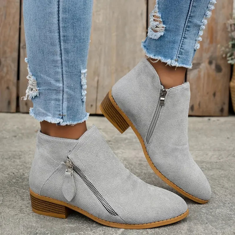 Modische und stützende orthopädische Stiefel