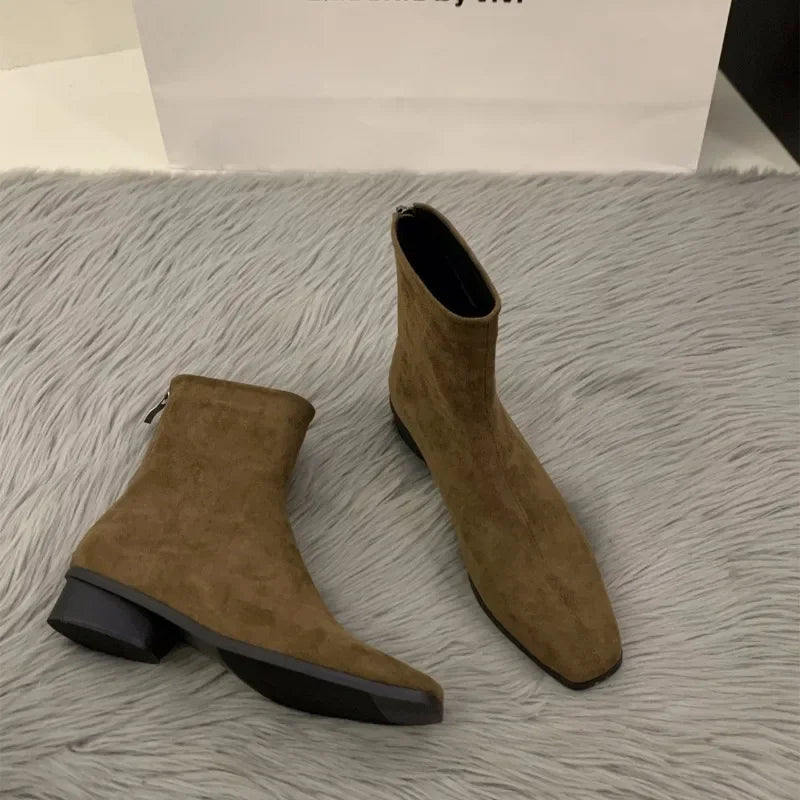Lässige und stützende orthopädische Stiefel