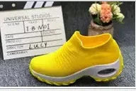 Elegante und stützende orthopädische Turnschuhe