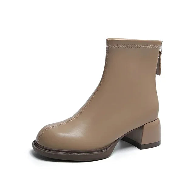 Bequeme und modische orthopädische Stiefel