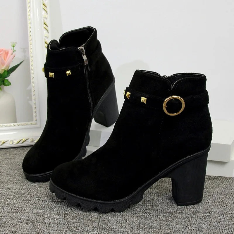 Maßgeschneiderte und bequeme orthopädische Stiefel