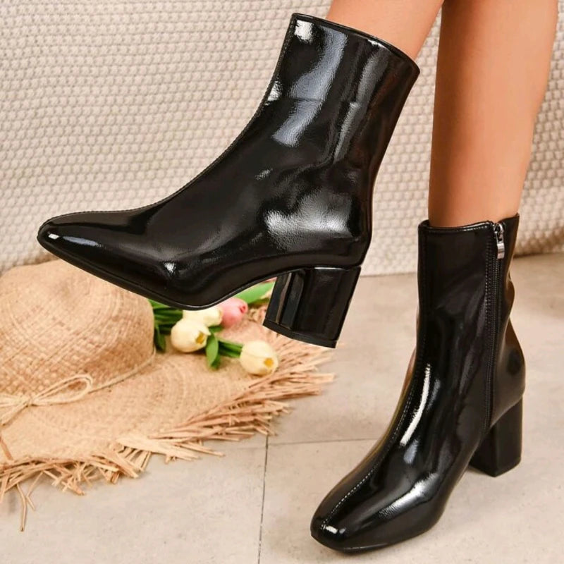 Elegante und stützende orthopädische Absätze