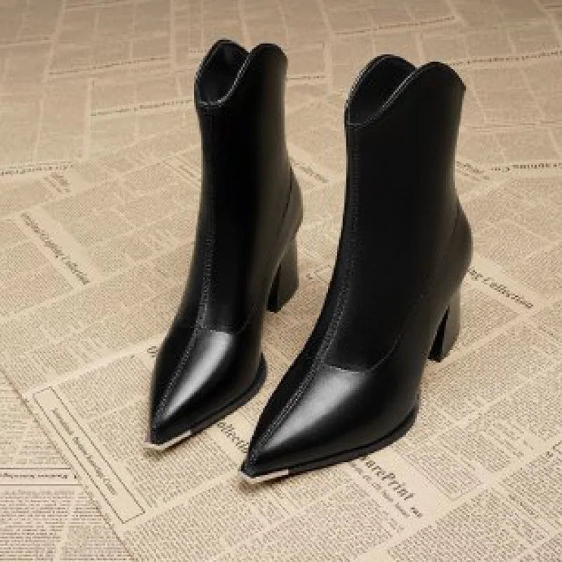 Modische und stützende orthopädische Stiefel