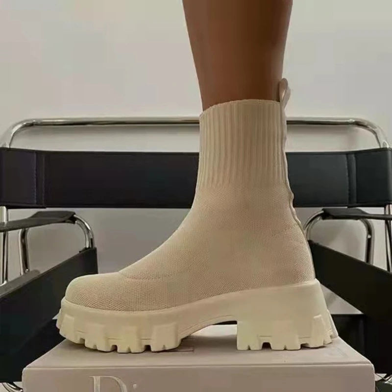 Elegante und stützende orthopädische Stiefel