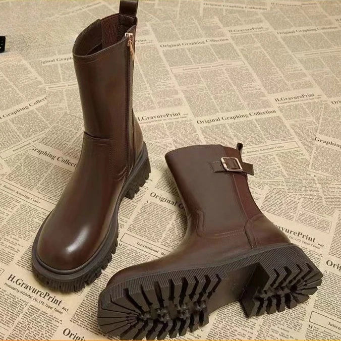 Stützende und trendige orthopädische Stiefel