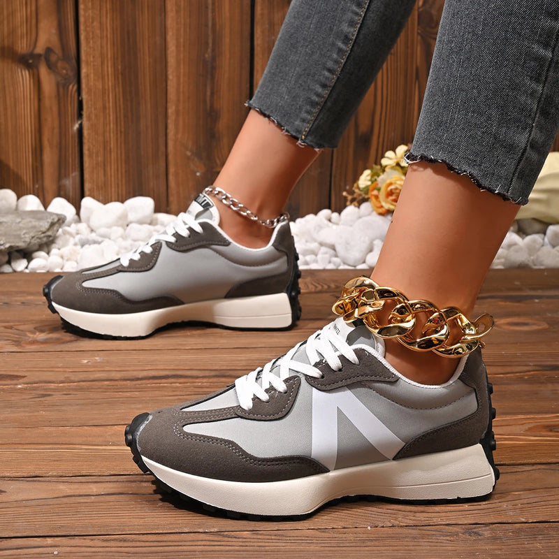 Modische und stützende orthopädische Turnschuhe