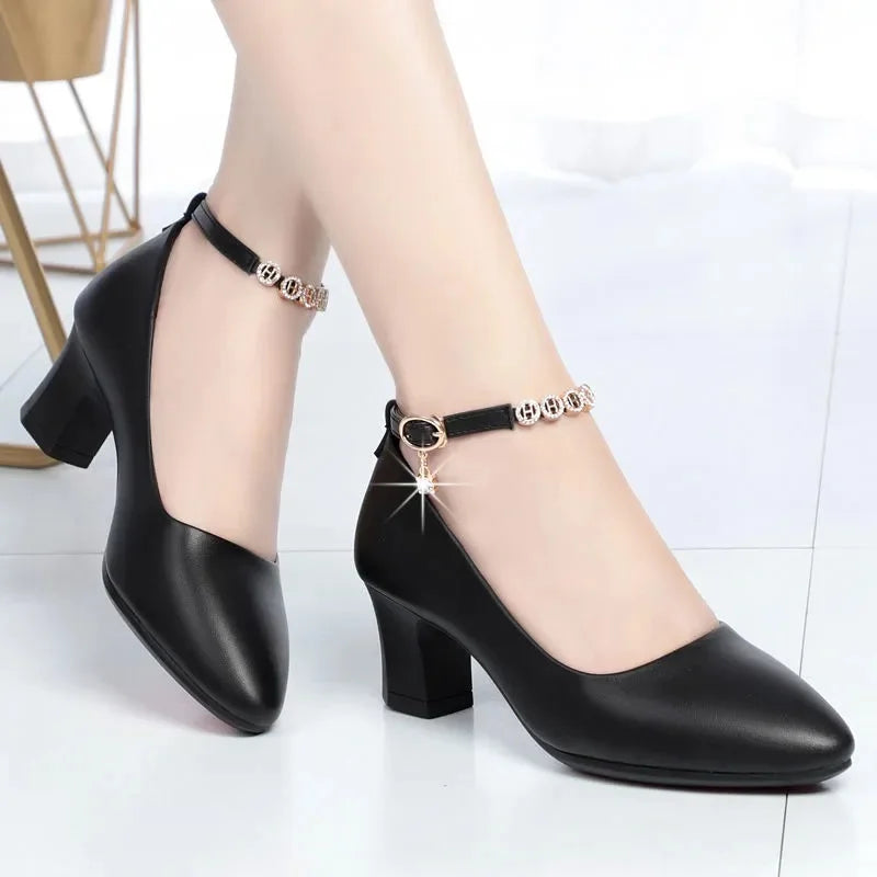 Elegante und stützende orthopädische Schuhe