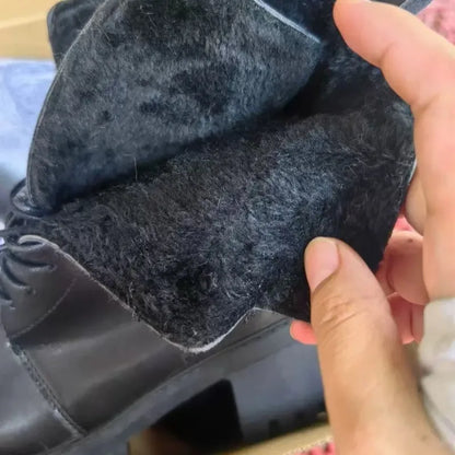 Stützende und trendige orthopädische Stiefel