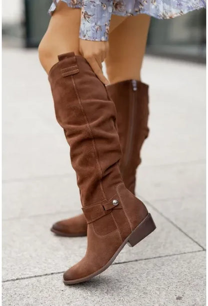 Stützende und trendige orthopädische Stiefel