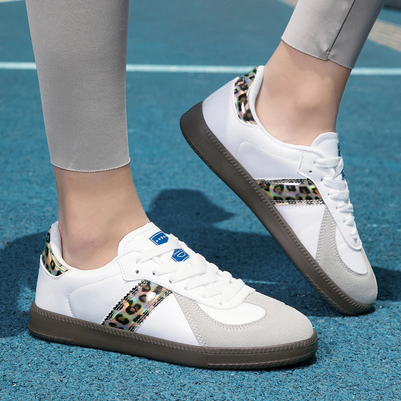 Modische und stützende orthopädische Turnschuhe