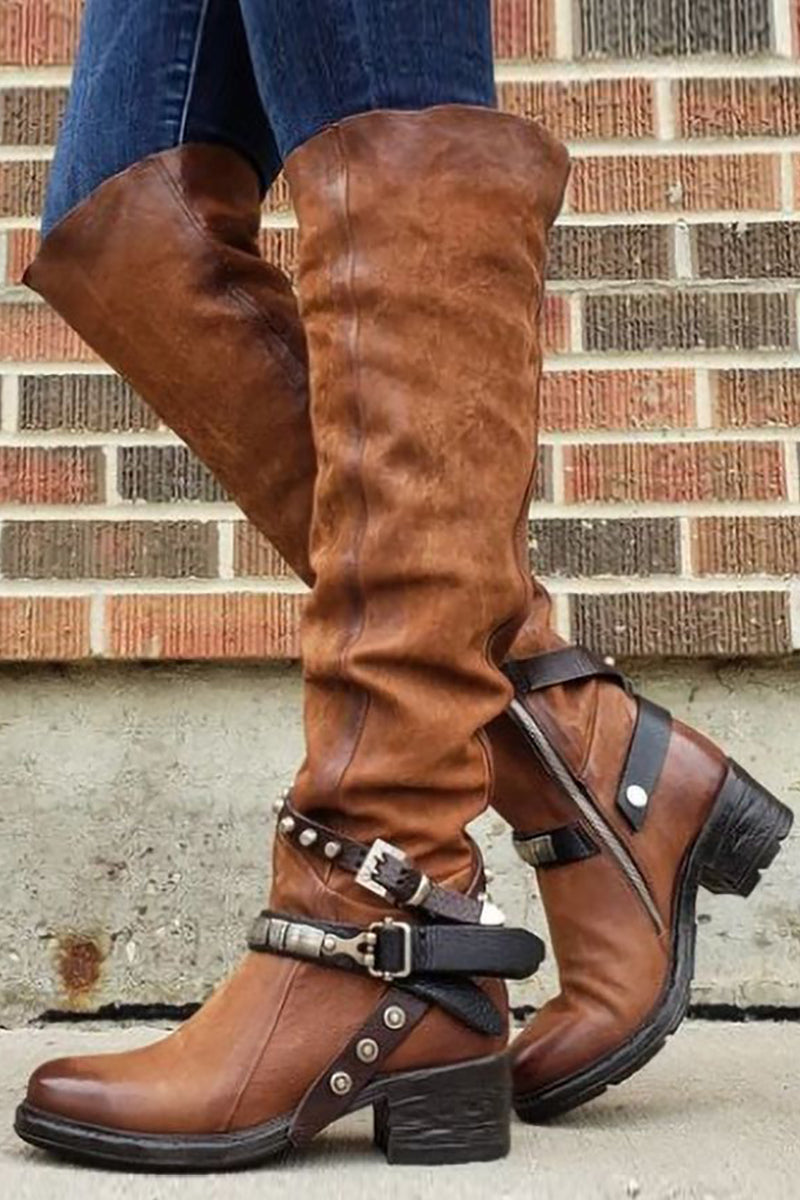 Knöchelhohe Stiefel mit Schnalle