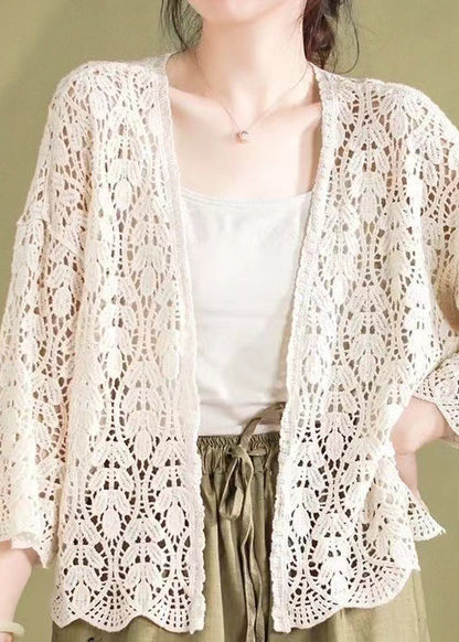 Wunderschön gefertigte Strickjacke im klassischen Stil