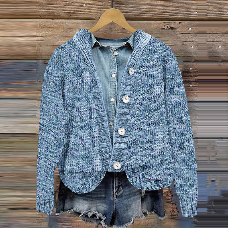 Klassisch gestaltete Strickjacke