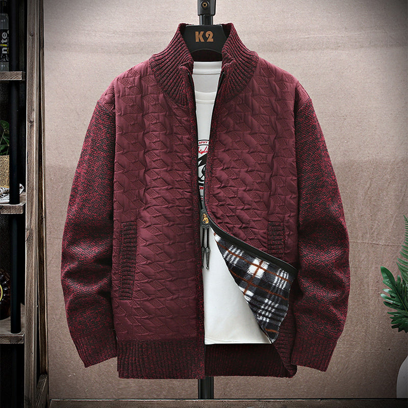 Durchdacht gestaltete Strickjacke