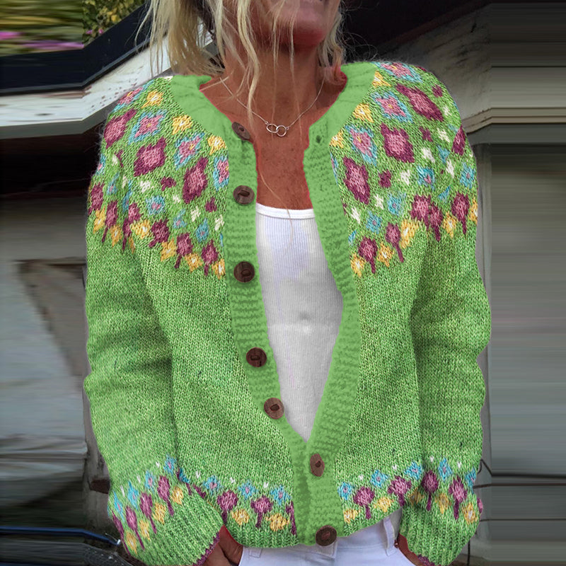 Klassisch gestaltete Strickjacke