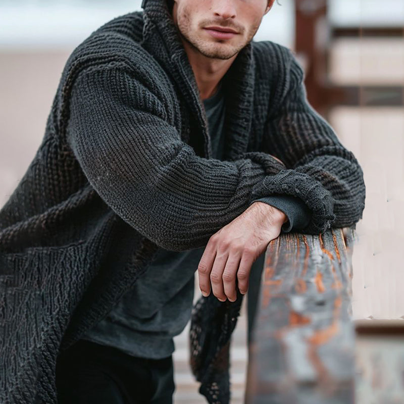 Durchdacht gestaltete Strickjacke