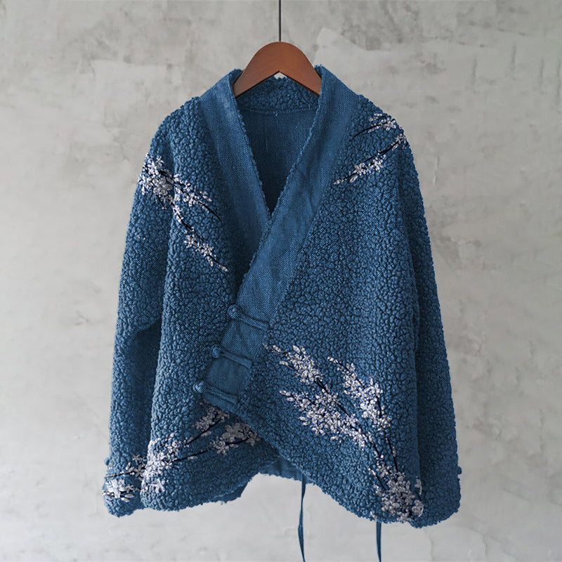 Klassisch gestaltete Strickjacke