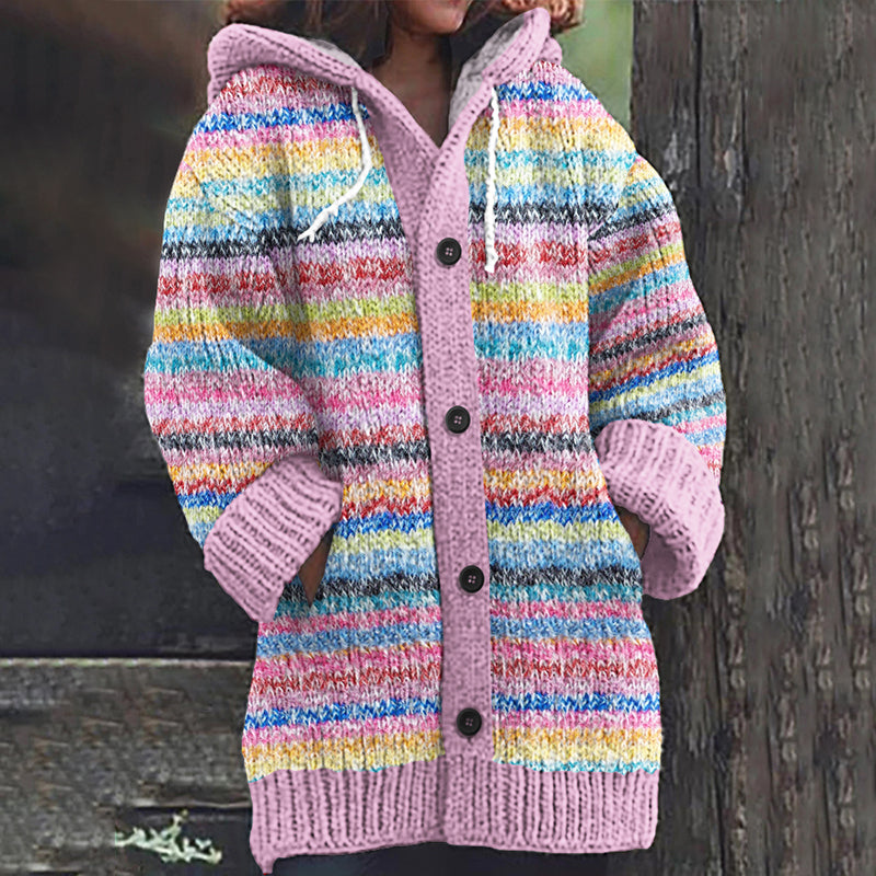 Klassisch gestaltete Strickjacke