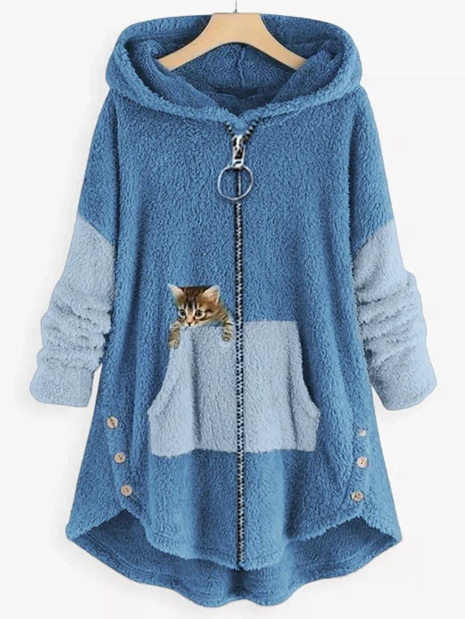 Fleece-Kapuzenmantel mit Colorblock-Paneelen und bestickter Kätzchen-Tasche