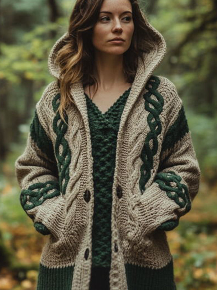 Wunderschön gefertigte Strickjacke