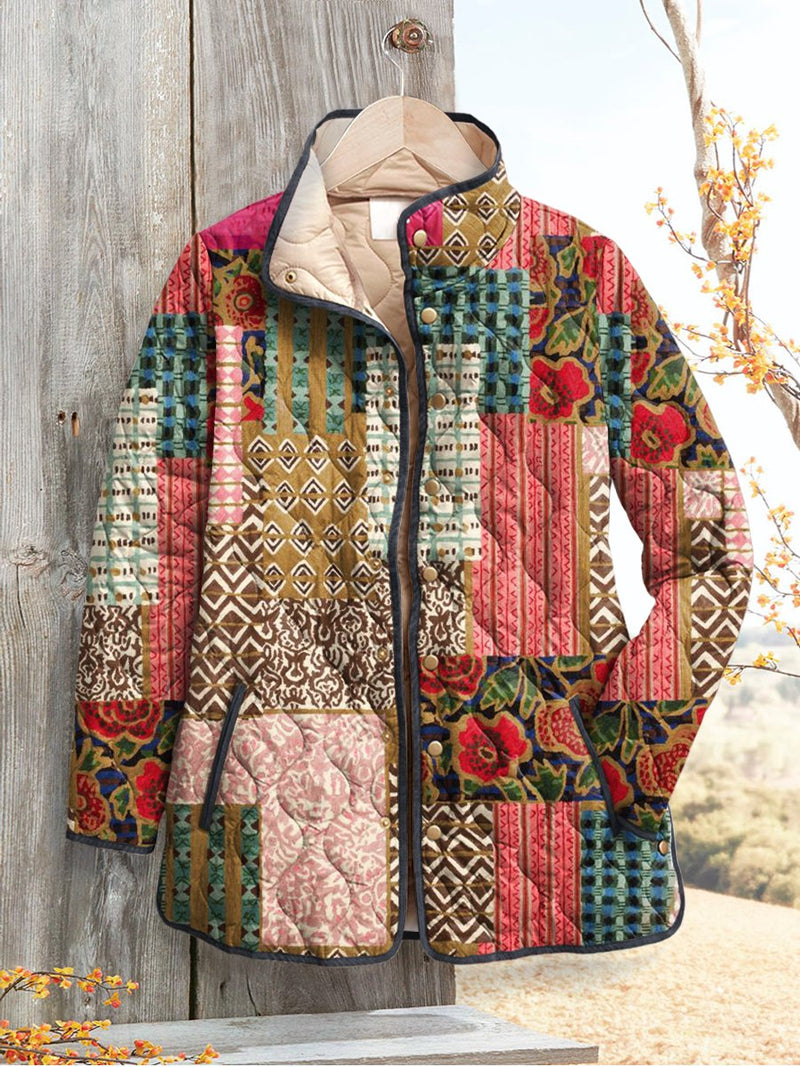 Klassisch gestaltete Strickjacke