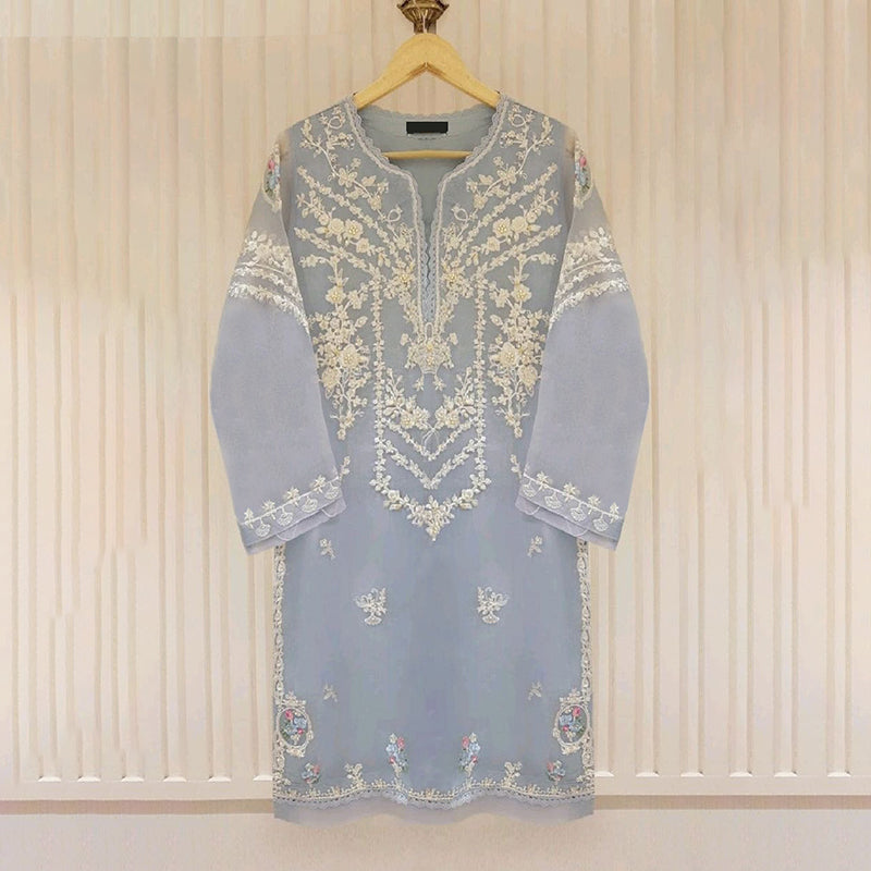 Klassisch gestaltete Kleid