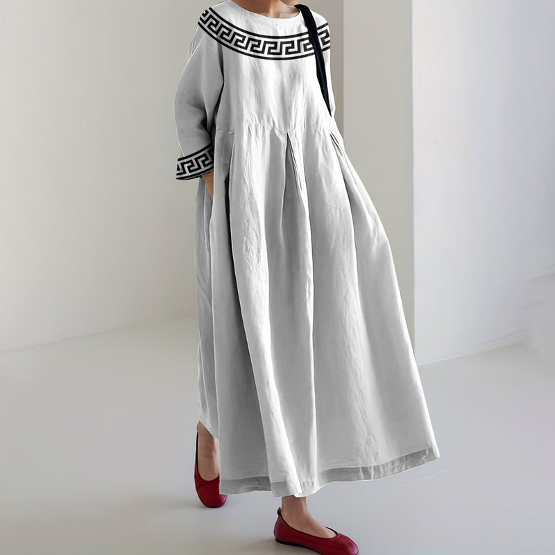 Klassisch gestaltete Kleid