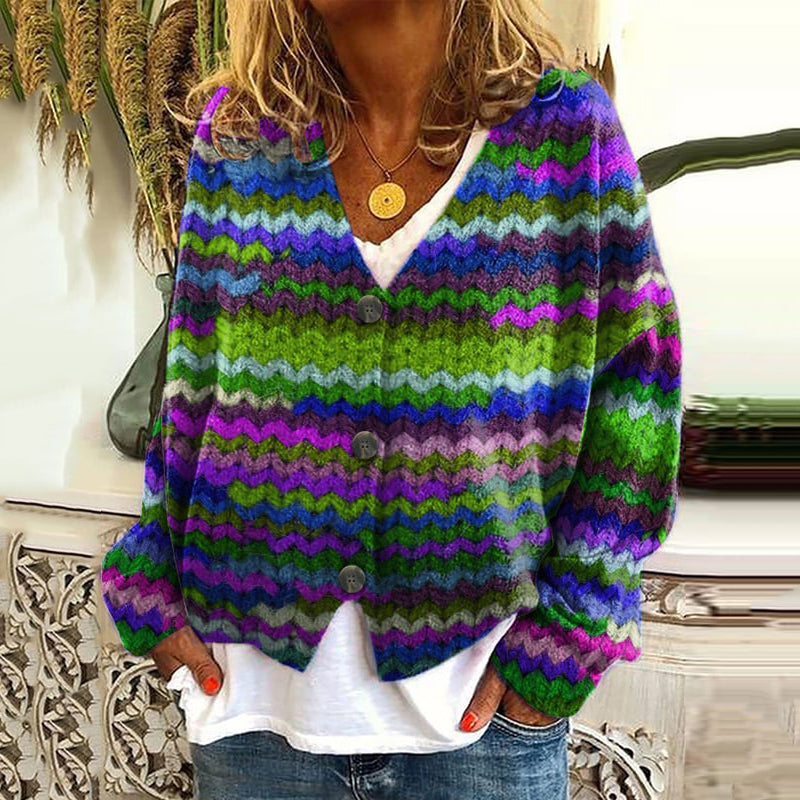 Klassisch gestaltete Strickjacke