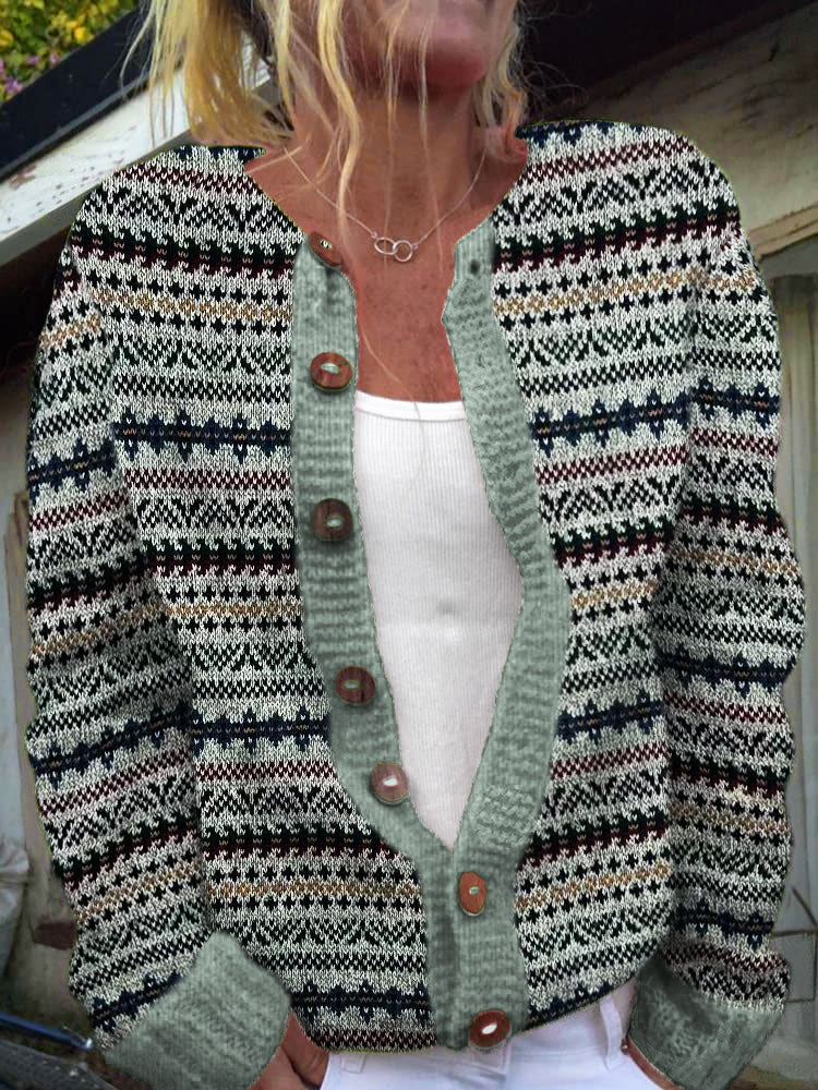 Klassisch gestaltete Strickjacke
