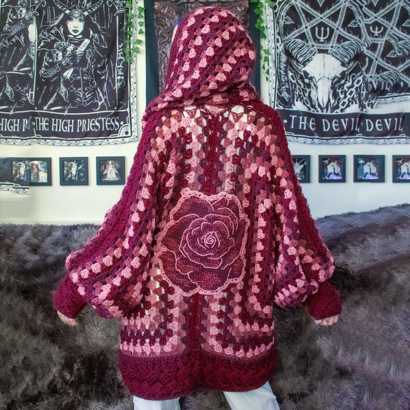 Wunderschön gefertigte Strickjacke