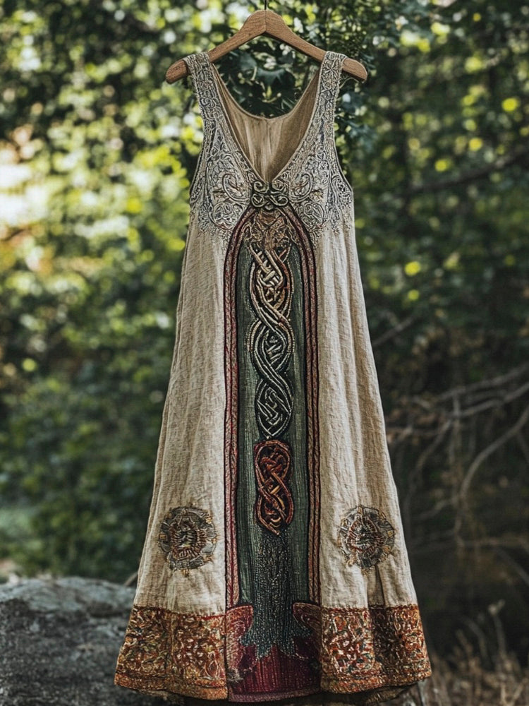 Klassisch gestaltete Kleid