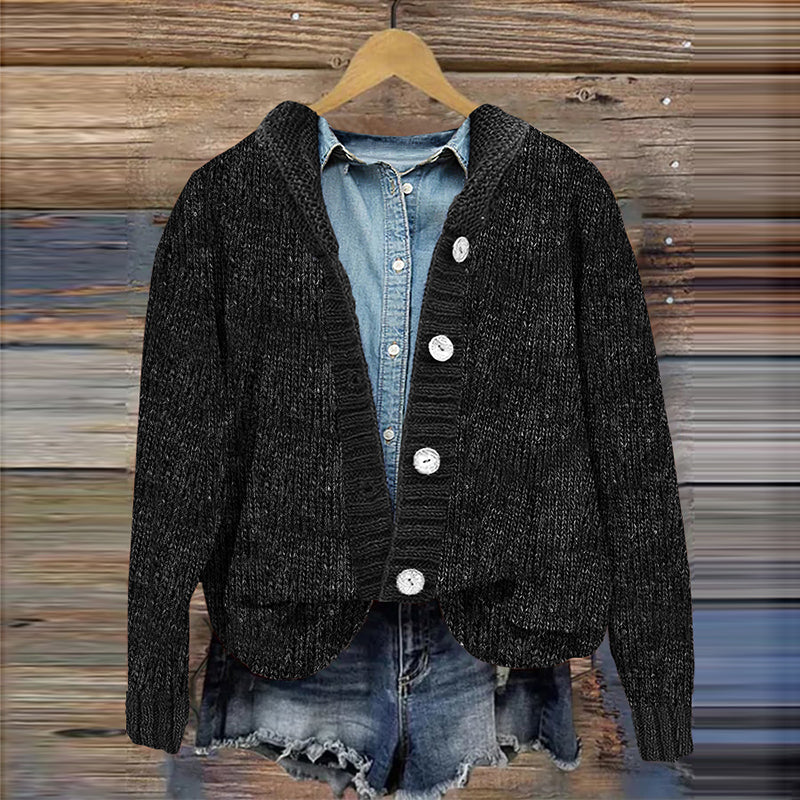 Klassisch gestaltete Strickjacke